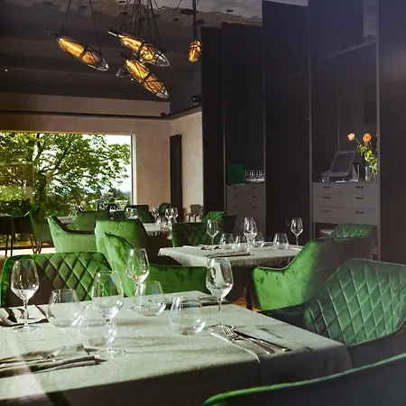 Pensionat Restaurant & U Hradu Šternberk