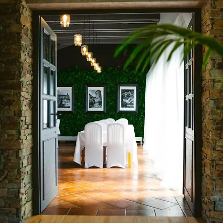 Pensionat Restaurant & U Hradu 3*