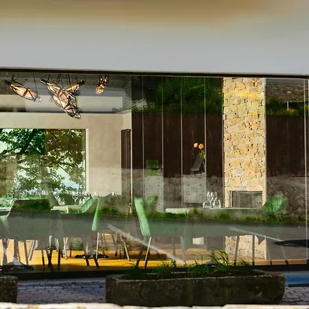 Restaurant & U Hradu Pensionat 3*