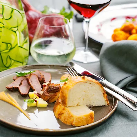 Restaurant & U Hradu بيت ضيافة 3*
