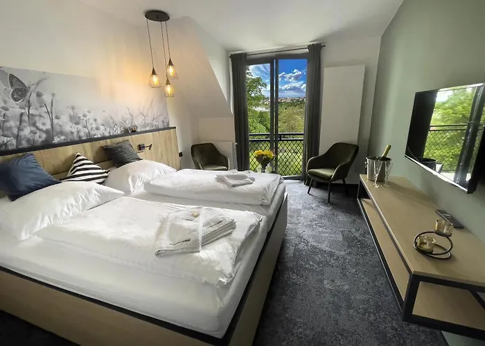 Restaurant & U Hradu Pensionat 3*